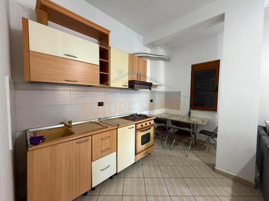 Appartamento 1+1 in affitto a Rruga Muhamed Gjollesha, Tiranë