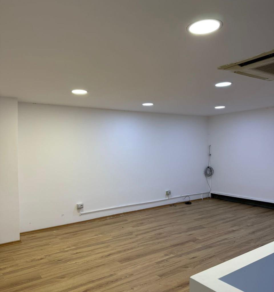 Duplex Shop for Rent – Near Galeria, Former Cinema 17 Nëntor