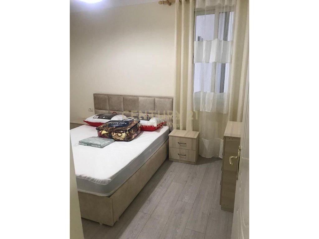 apartament 1+1 dhe 1 post parkimi mbi kompleksin Grand