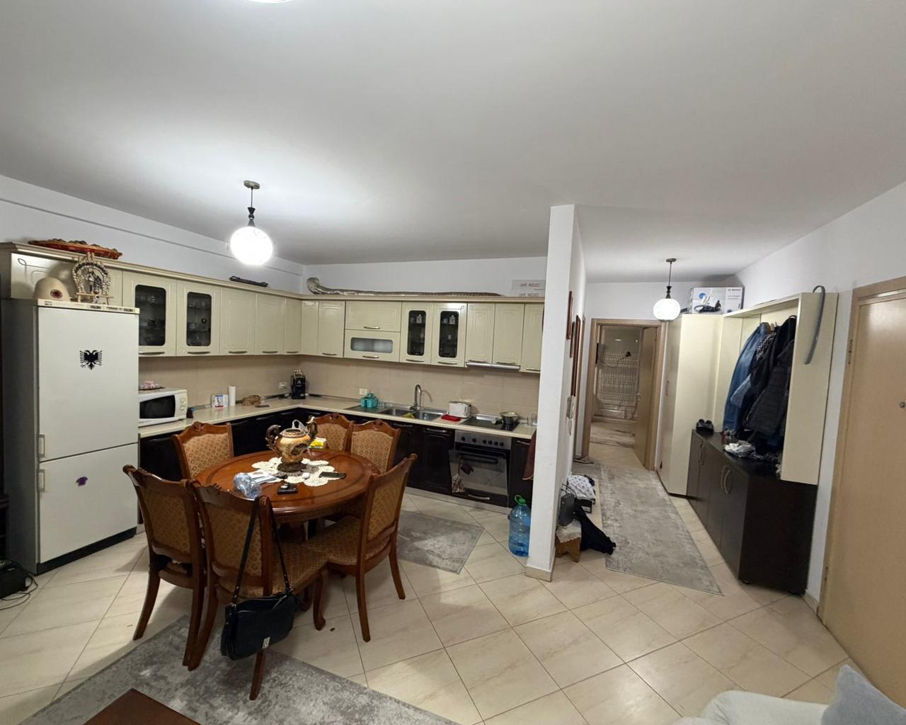 shitet apartament 1+1 180k