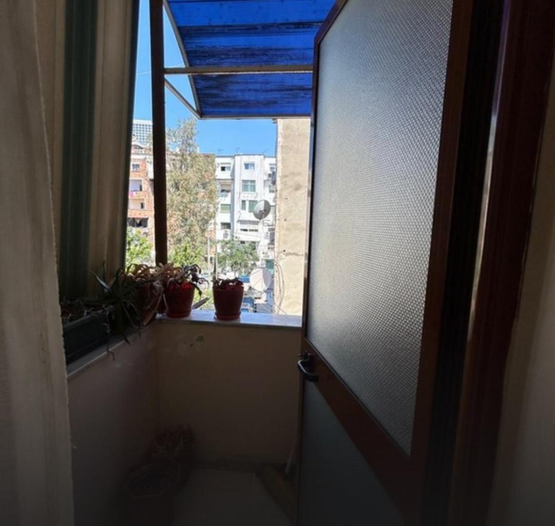 Shitet Apartament 1+1