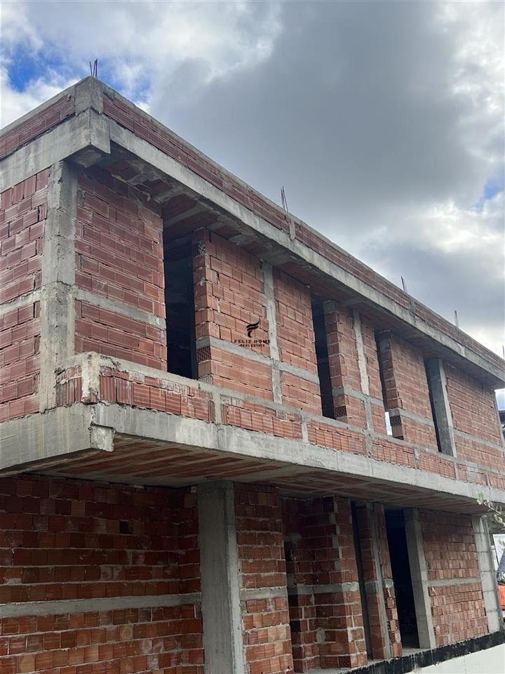VENDESI VILLA di 900 m² a 830.000 euro