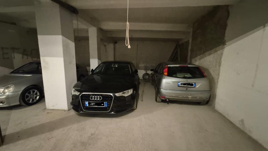 Shitet garazhd ne Astir prane Swiss Bar