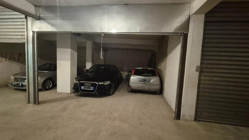 Shitet garazhd ne Astir prane Swiss Bar