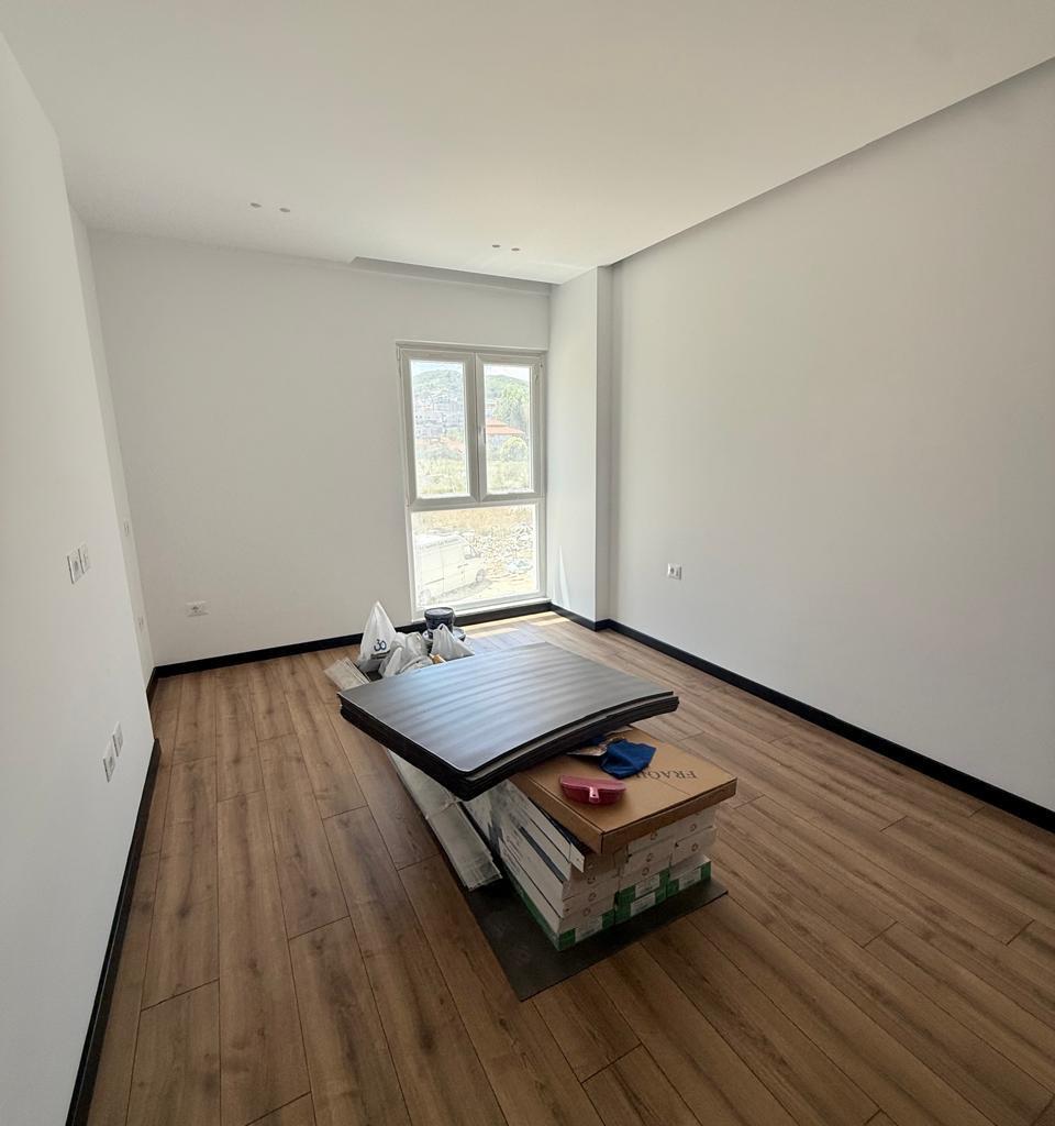 Ambient zyre me qira Kika 2 Komuna Parisit