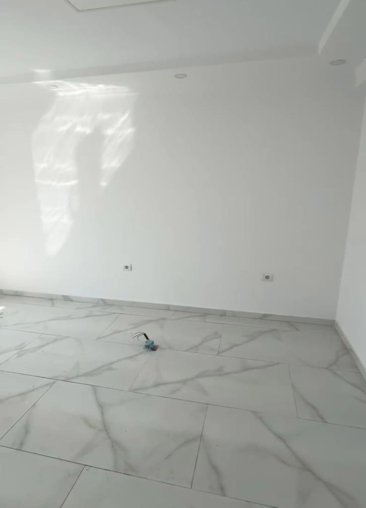 Zyra con Quota 50 m2 Via Dibres 50.000 Lekë