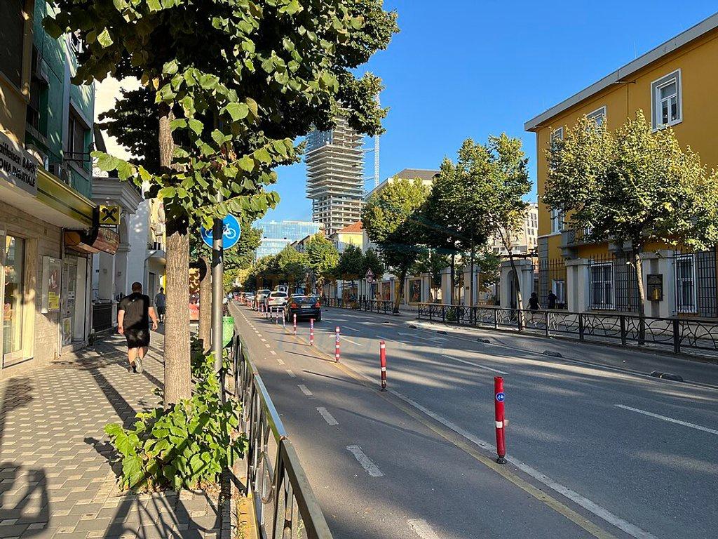 0694603851,Shitet, Ambient Biznesi, Rruga e Durrësit, Tiranë