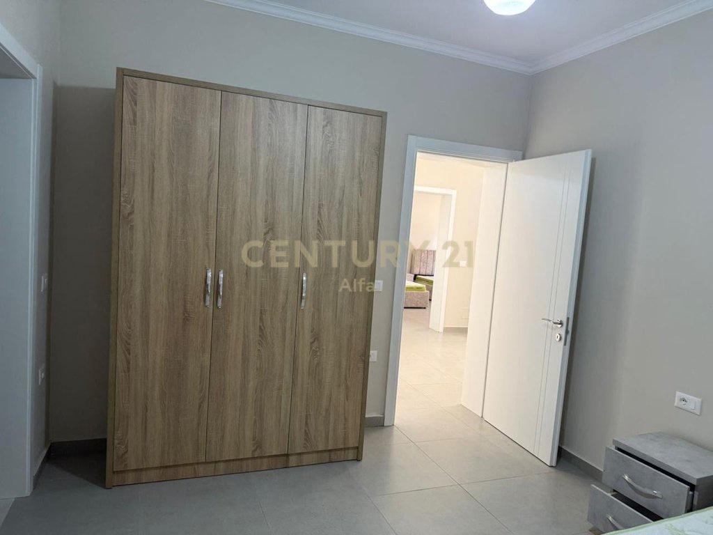 Jepet me qira shtëpi private 3+1+2 në Sauk të Ri!!