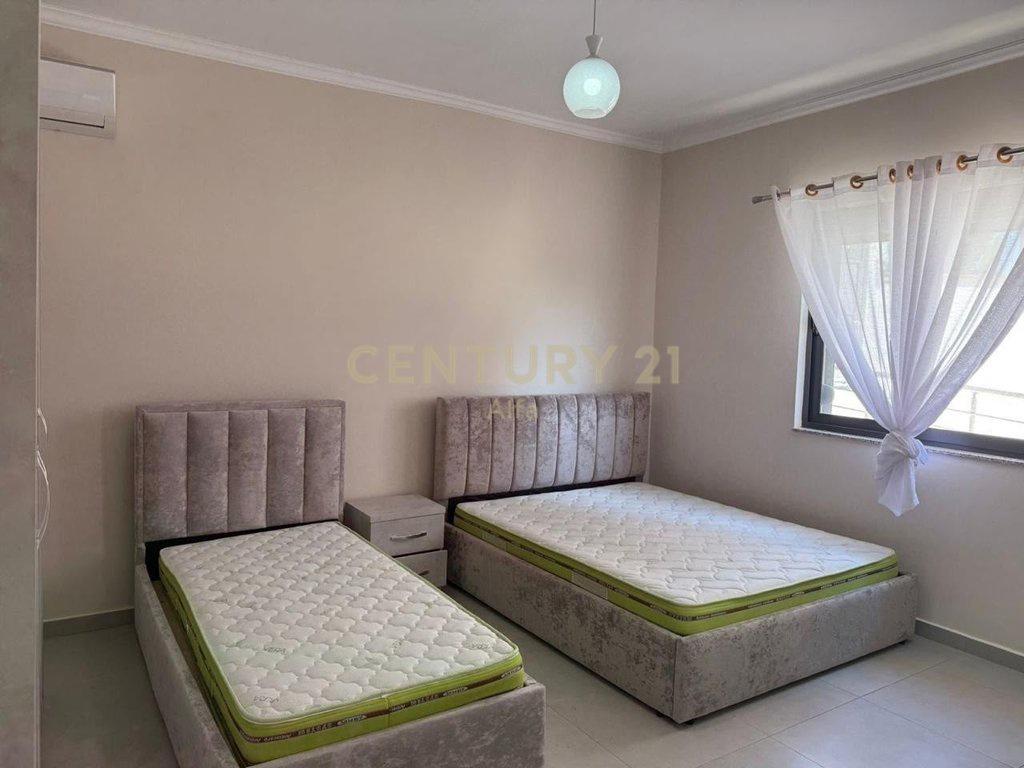 Jepet me qira shtëpi private 3+1+2 në Sauk të Ri!!
