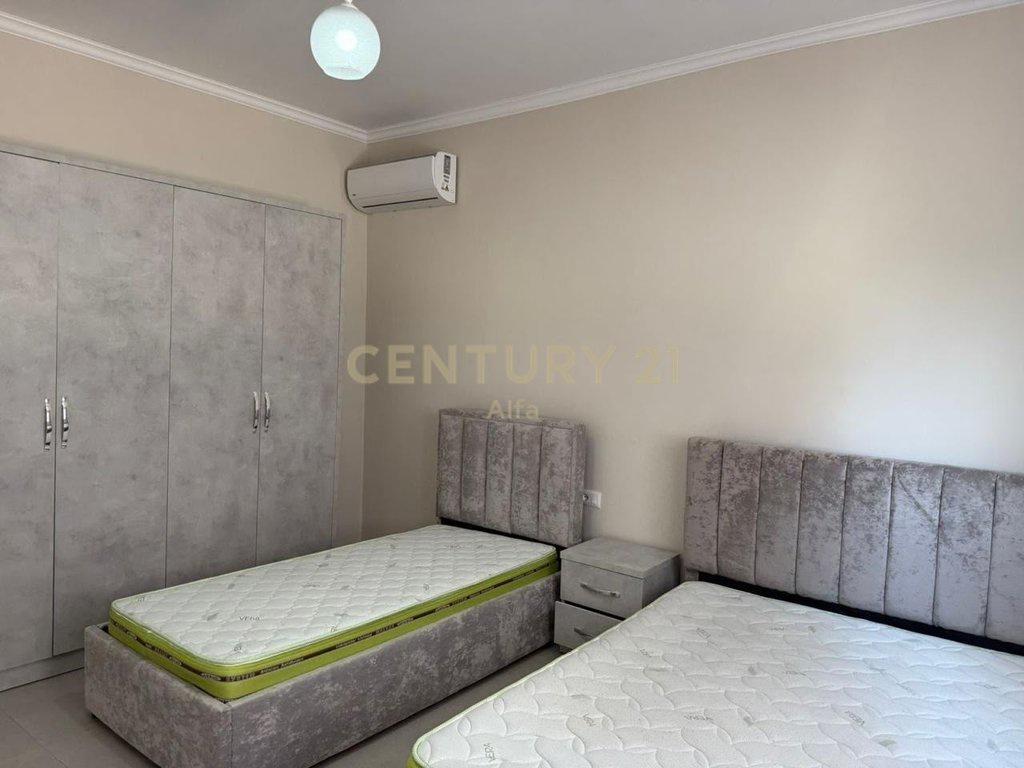 Jepet me qira shtëpi private 3+1+2 në Sauk të Ri!!