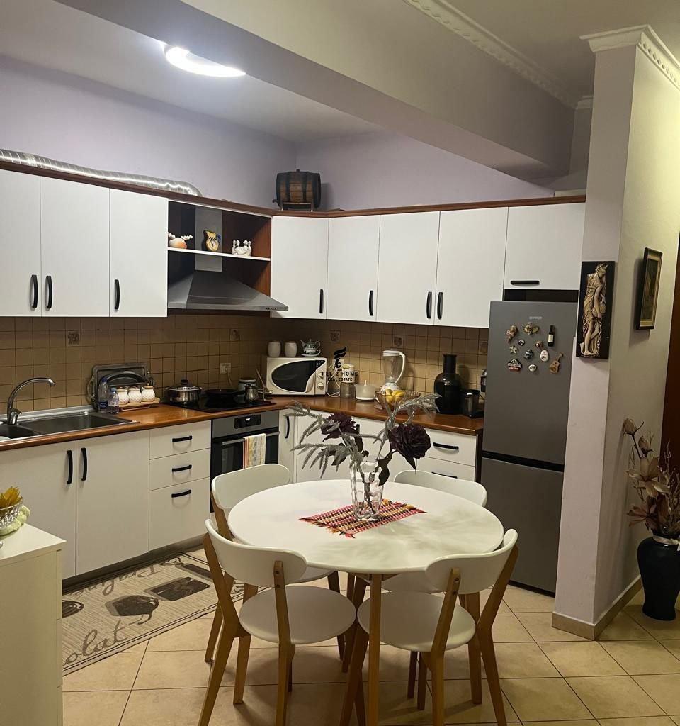 Appartamento in affitto 2+1 via Kavajes 75.000 lek