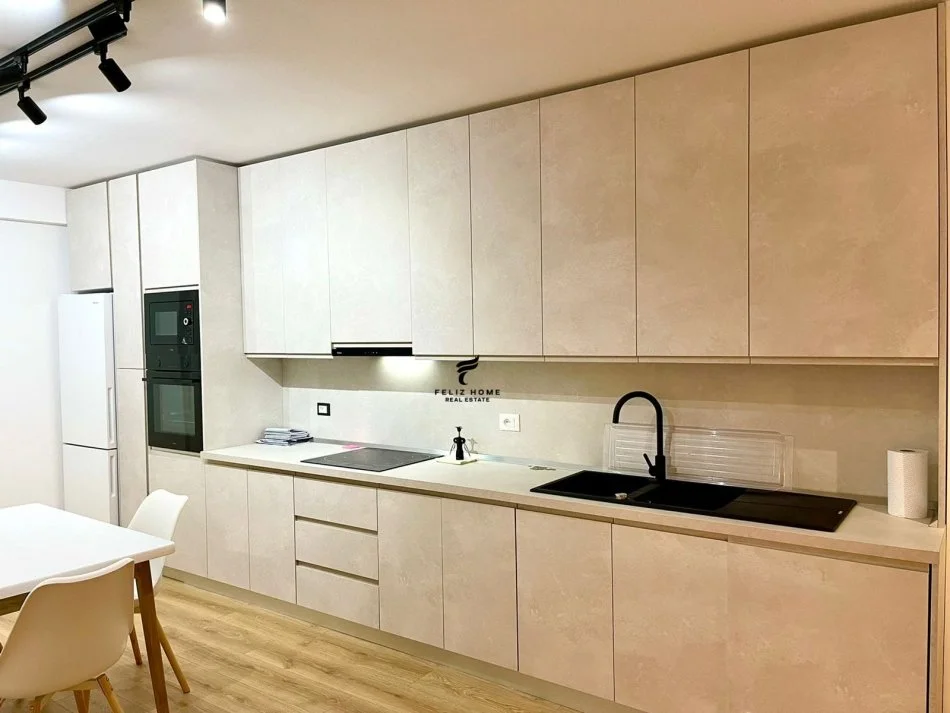 Tirane, vendesi appartamento 1+1+Balcone Piano 2, 139 m² 268.000 € (KOPSHTI BOTANIK)