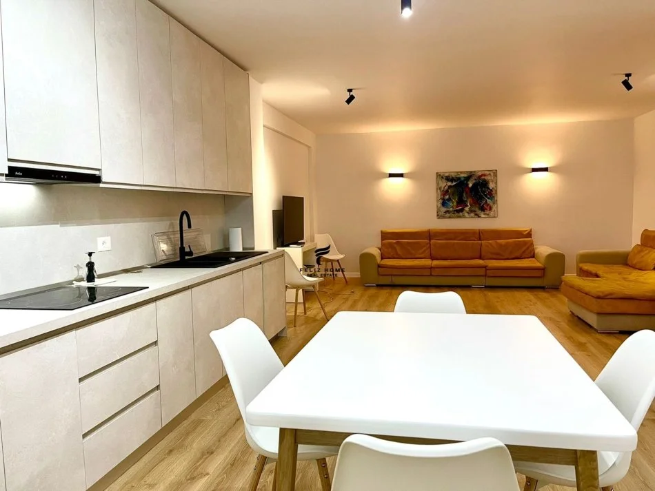Tirane, shitet apartament 1+1+Ballkon Kati 2, 139 m² 268.000 € (KOPSHTI BOTANIK)