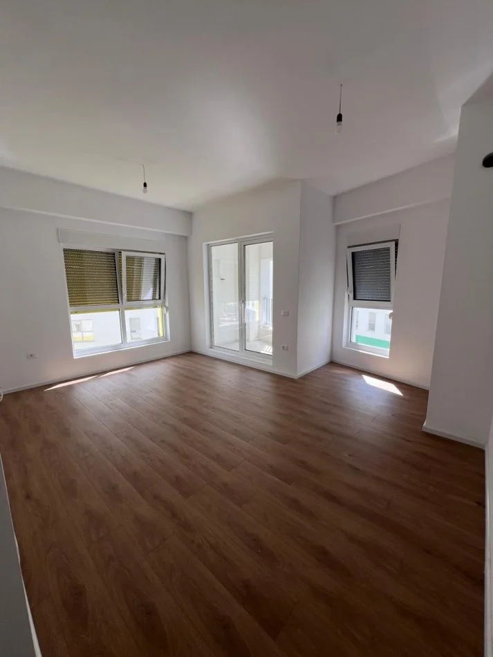 Tirane, shitet apartament 1+1+Ballkon Kati 5, 64 m² 109.500 € (ALI DEMI)