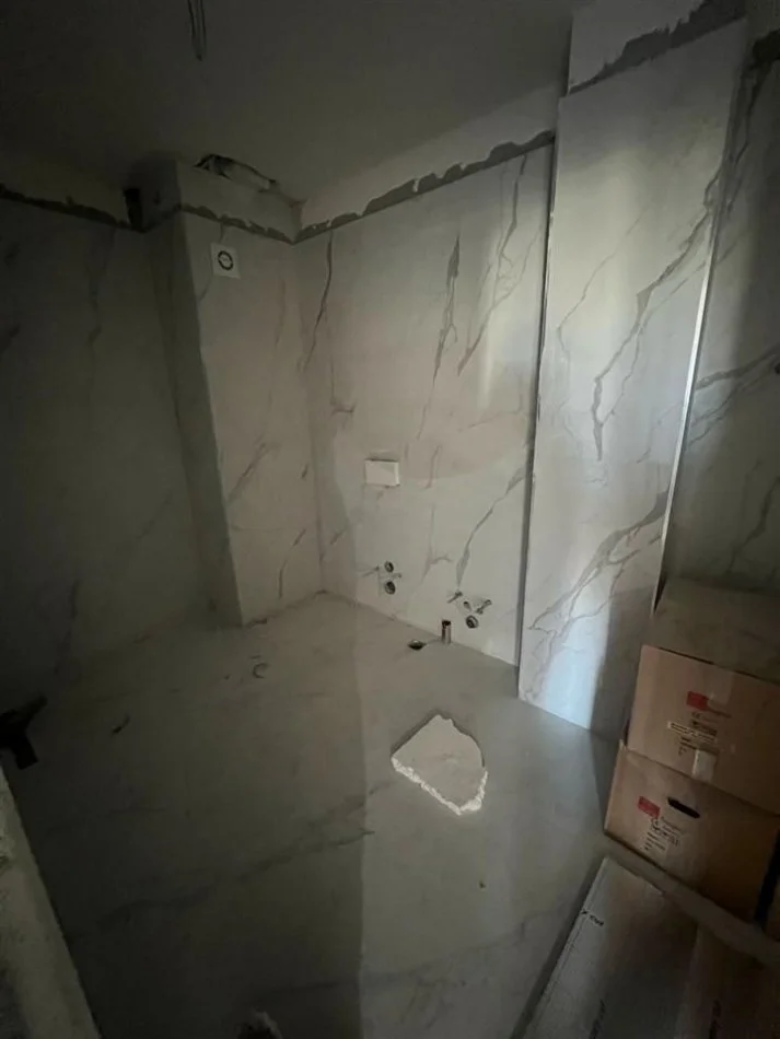 Tirane, vendesi appartamento 1+1+Balcone Piano 3, 81 m² 133.000 € (FUSHA E AVIACIONIT)