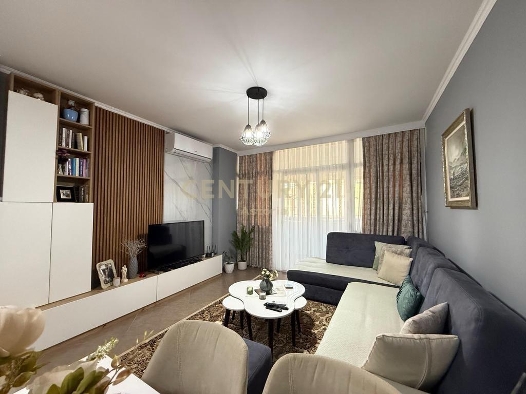 SHITET APARTAMENT 2+1+2 NE ASTIR PRANE BULEVARDIT MIGJENI