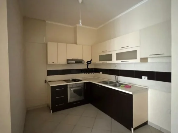 Tirane, vendesi appartamento 1+1+Balcone Piano 2, 72 m² 216.000 € (COMUNE DI PARISIT)