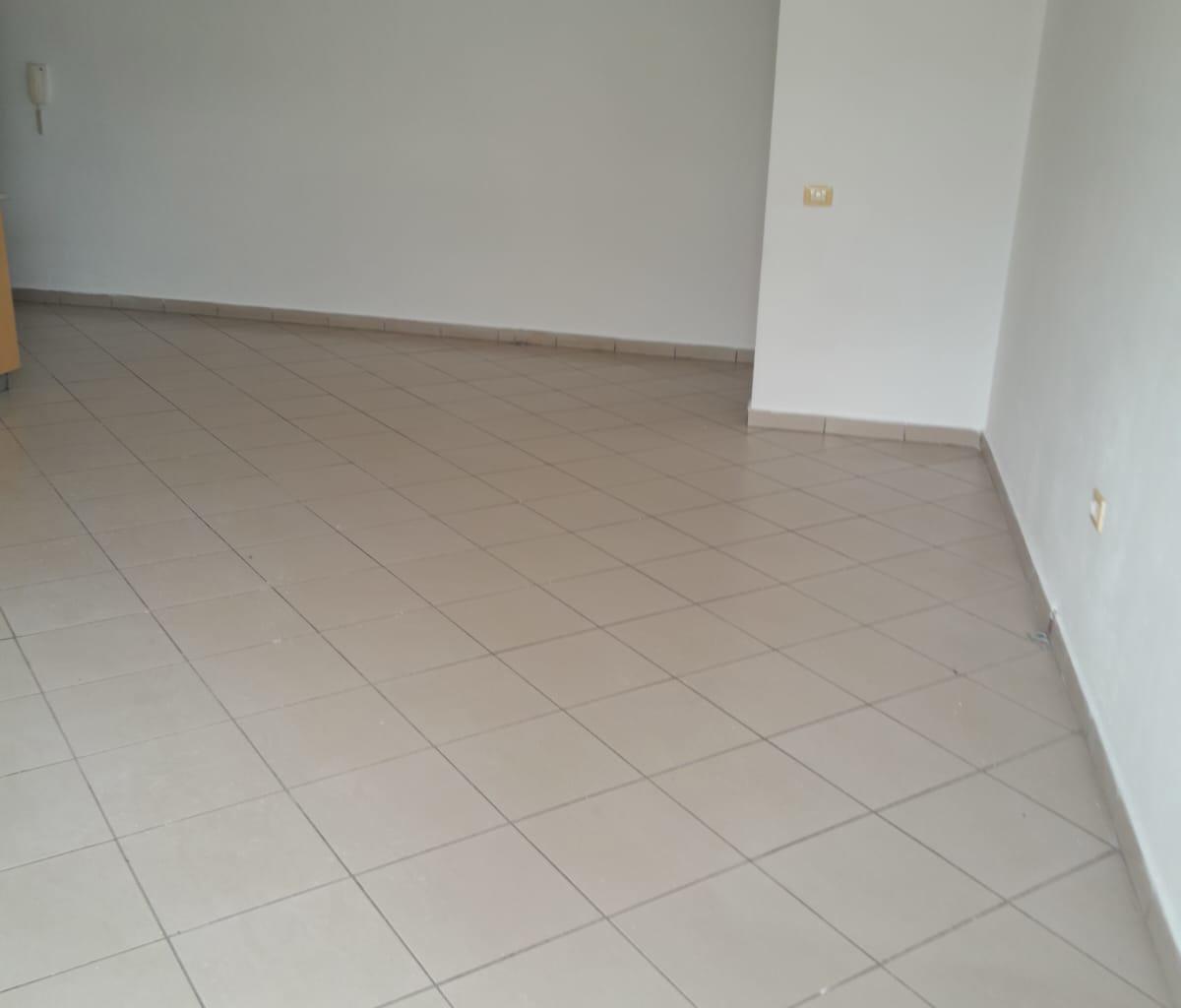 Apartament 2+1 me qira – Komuna e Parisit, pranë Kristal Cen