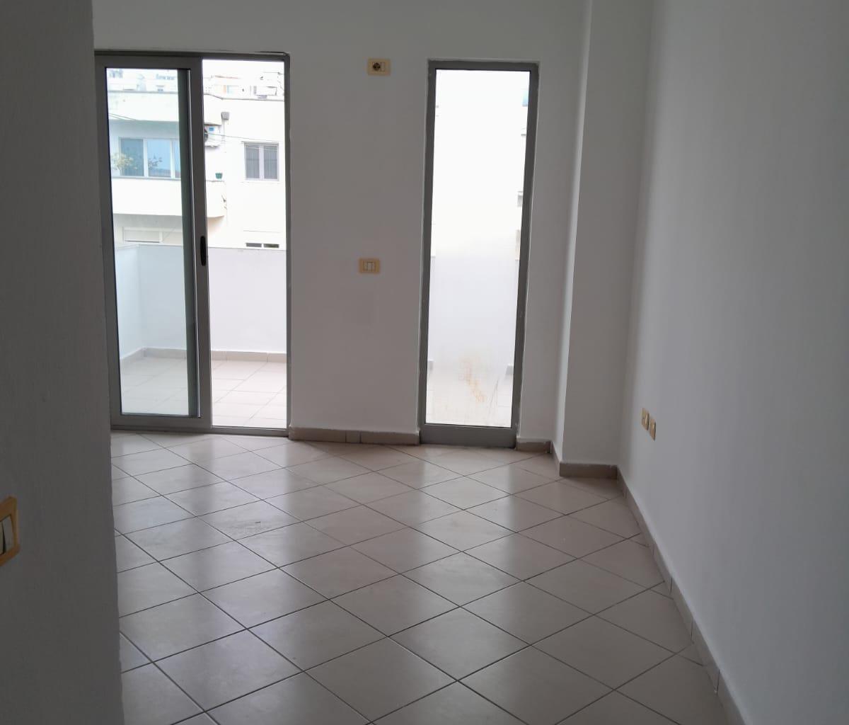 2+1 Apartment for Rent – Komuna e Parisit, near Kristal Center