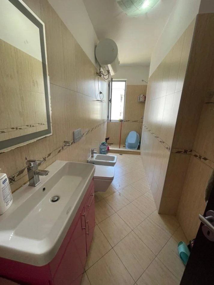 Tirane, vendesi appartamento 1+1 Piano 7, 76 m² 108.000 € (MISTO MANE)