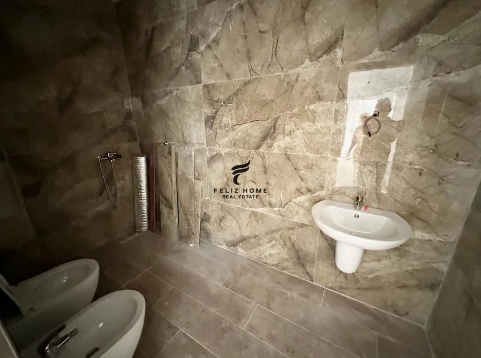 Tirane, vendesi appartamento 3+1+Balcone Piano 5, 190 m² 360.000 € (KODRA E DIELLIT)