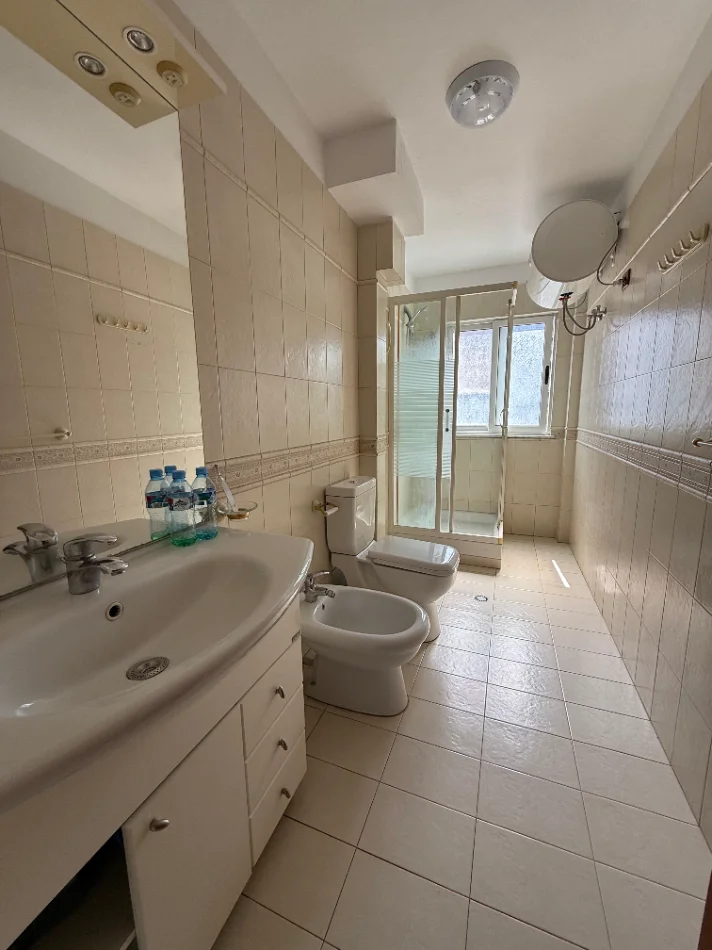 Tirane, vendesi appartamento 2+1 Piano 3, 85 m² 160.000 € (XHAMLLIK)