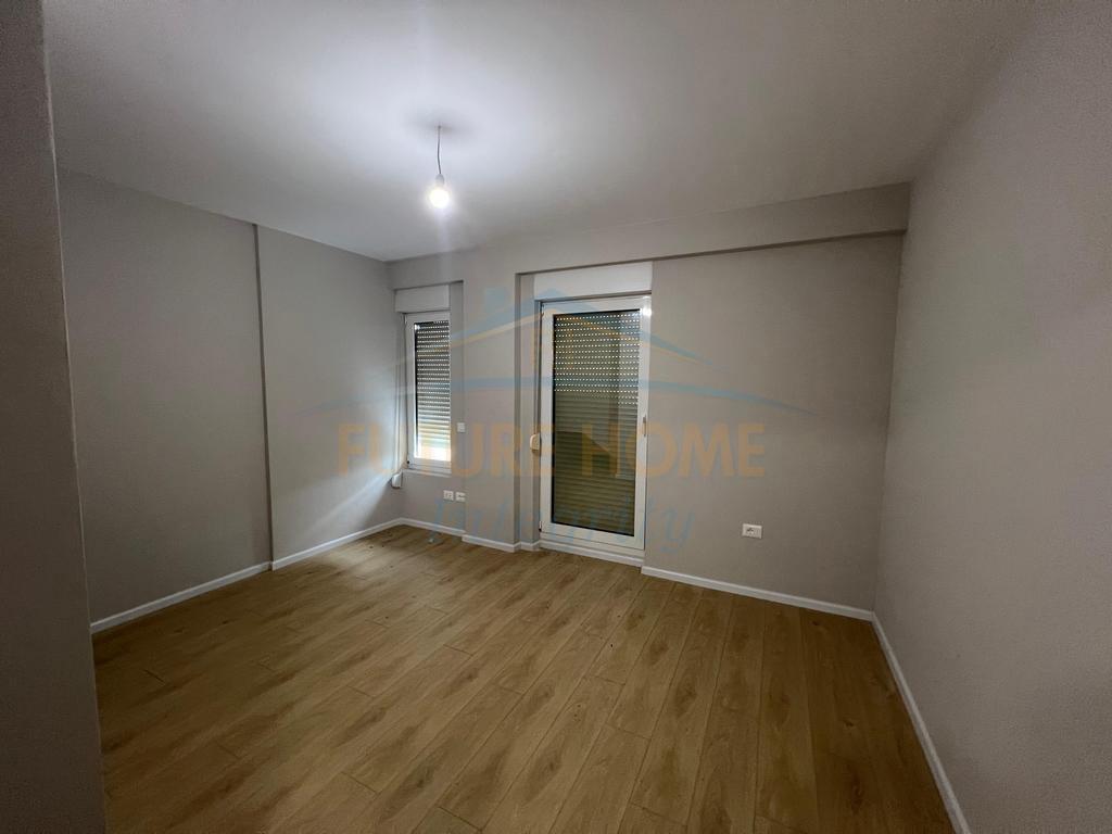 0692268458 Shitet, Vilë 3-Katëshe+2 Poste parkimi, AbA Resid