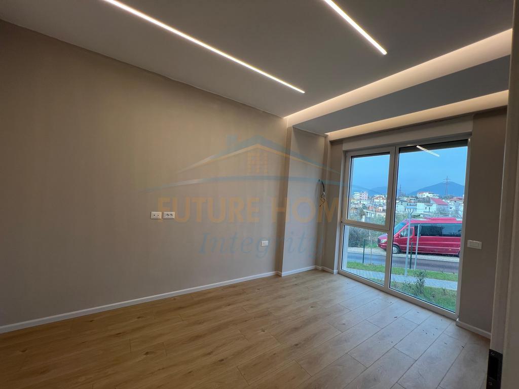 0692268458 Shitet, Vilë 3-Katëshe+2 Poste parkimi, AbA Resid