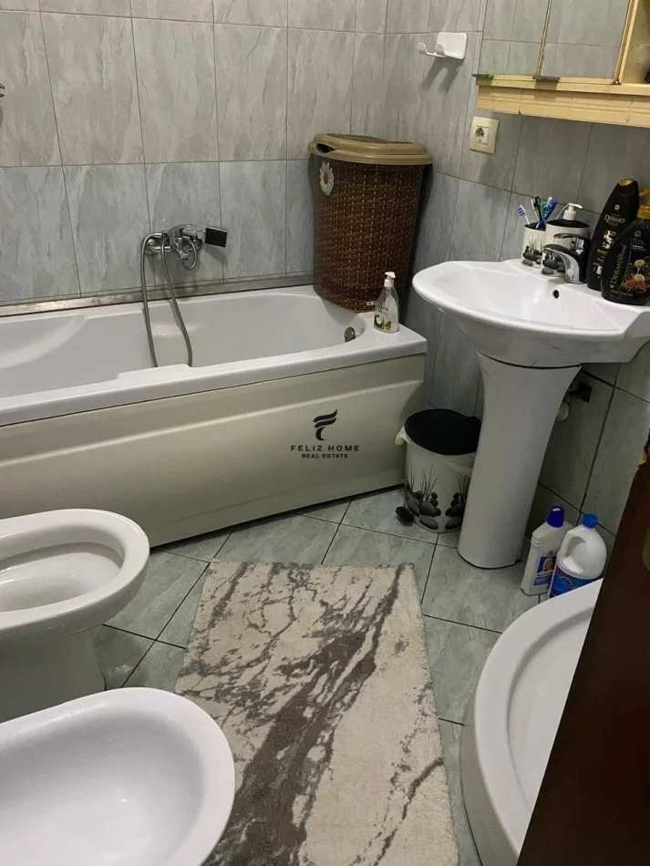 Tirane, appartamento 2+1 in vendita al settimo piano, 94 m², 165.000 € (FRESKU)
