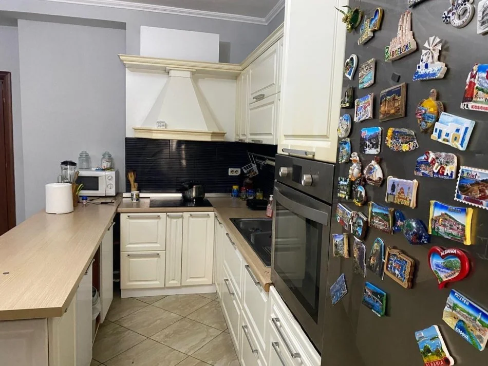 Tirane, appartamento 2+1 in vendita al settimo piano, 94 m², 165.000 € (FRESKU)