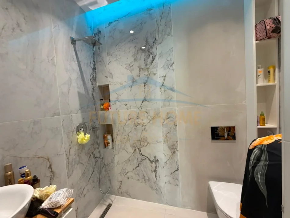 Tirane, vendi appartamento 2+1+2+PARCHEGGIO, Piano 9, 103 m² 275.000 € (FUSHA E AVIACIONIT, COMPLESSO IBN)