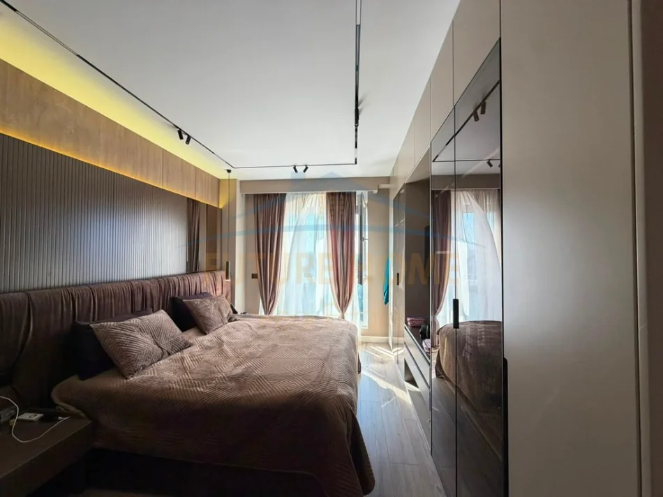 Tirane, vendi appartamento 2+1+2+PARCHEGGIO, Piano 9, 103 m² 275.000 € (FUSHA E AVIACIONIT, COMPLESSO IBN)