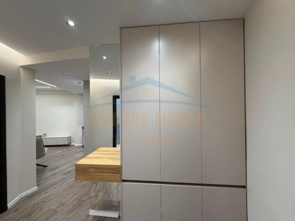 Tirane, vendoset in vendita appartamento 1+1 Piano 8, 65 m² 109.000 € (Yzberisht)