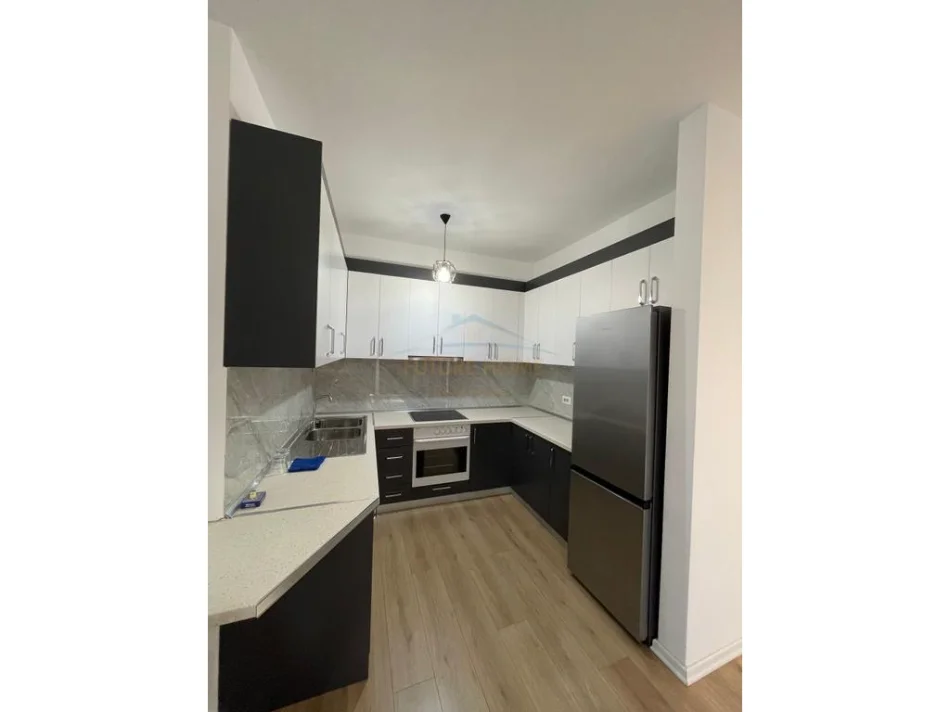 Tirane, vendesi appartamento 2+1 Piano 5, 125 m² 185.000 € (GRAND GALLERY, Yzberisht)