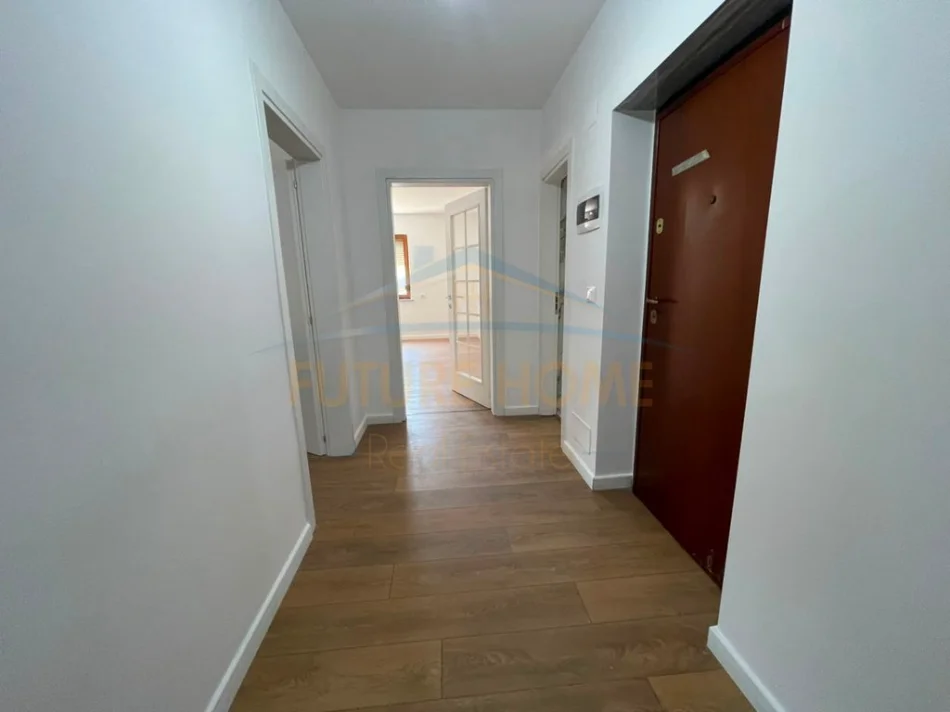 Tirana, appartamento 2+1 in vendita, Piano 2, 96 m², 235.000 € (Piazza Vecchia)