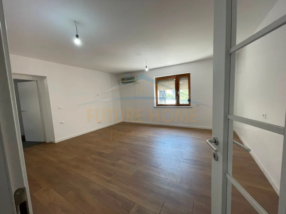 Tirana, appartamento 2+1 in vendita, Piano 2, 96 m², 235.000 € (Piazza Vecchia)