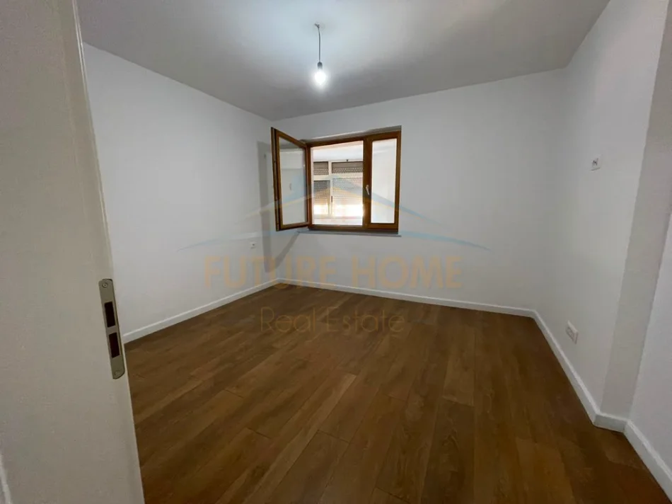 Tirana, appartamento 2+1 in vendita, Piano 2, 96 m², 235.000 € (Piazza Vecchia)