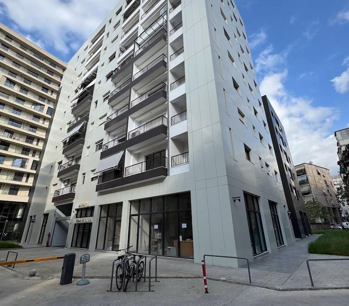 JEPET APARTAMENT ME QERA 2+1+2, RRUGA E DURRESIT