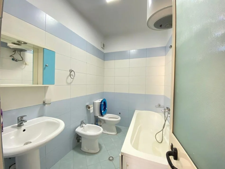 Tirane, appartamento in vendita 3+1+Balcone Piano 4, 146 m² 197.000 € (ASTIR)