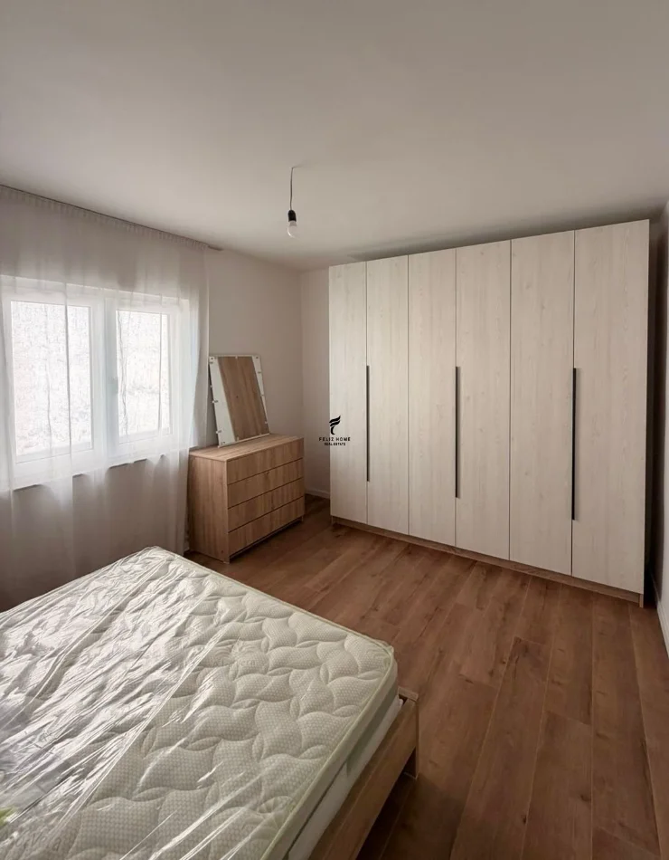 Tirane, affitto appartamento 1+1 al quinto piano, 62 m², 650 € (BLLOK)