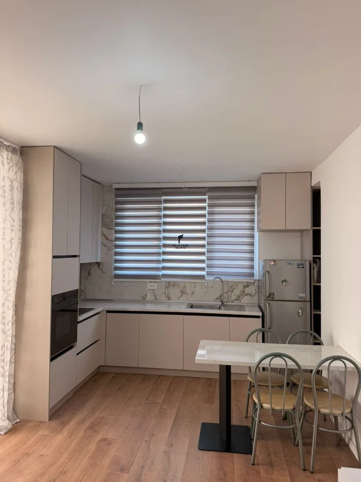 Tirane, affitto appartamento 1+1 al quinto piano, 62 m², 650 € (BLLOK)