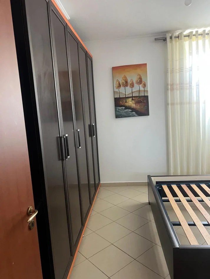 Tirane, affitto appartamento 1+1 al terzo piano, 60 m², 600 € (Ish-Parku)