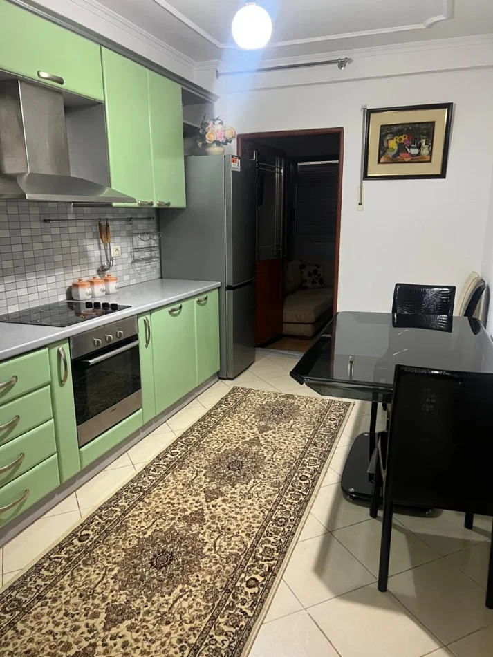 Tirane, affitto appartamento 1+1 al terzo piano, 60 m², 600 € (Ish-Parku)