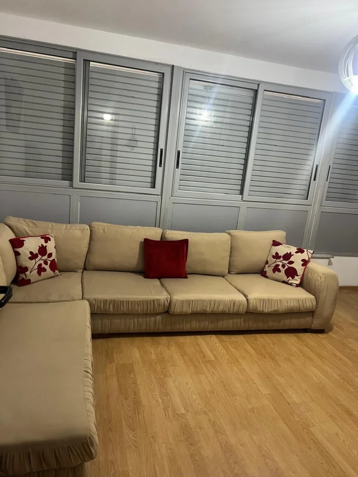 Tirane, affitto appartamento 1+1 al terzo piano, 60 m², 600 € (Ish-Parku)