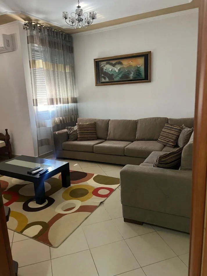 Tirane, jepet me qera apartament 1+1 Kati 3, 60 m² 600 € (Ish- Parku)
