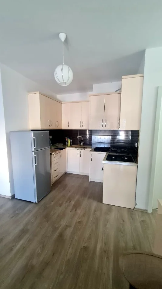Tirana, affitto appartamento 2+1 al quinto piano, 100 m², 500 € (SIRI KODRA)