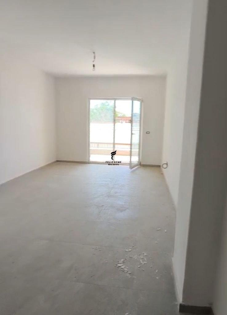 ZYRE ME QERA 94M2 LAPRAKE 800 EURO FH-73230
