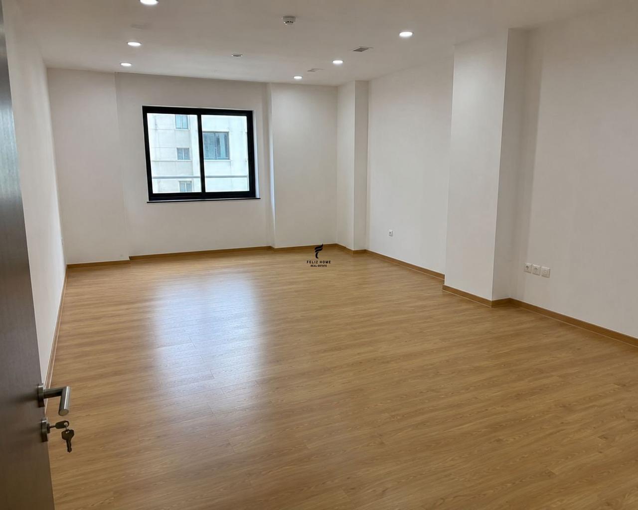 ZYRE ME QERA 45M2 RRUGA E KAVAJËS 65.000 LEKE FH-73039