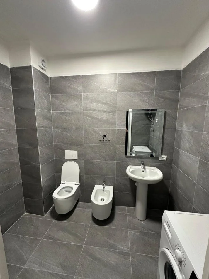 Tirane, affitto appartamento 1+1 al piano 9, 75 m² 450 € (ASTIR)