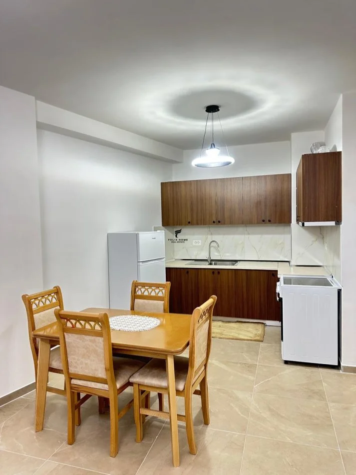 Tirane, affitto appartamento 1+1 al piano 9, 75 m² 450 € (ASTIR)